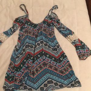 Shoulderless blouse